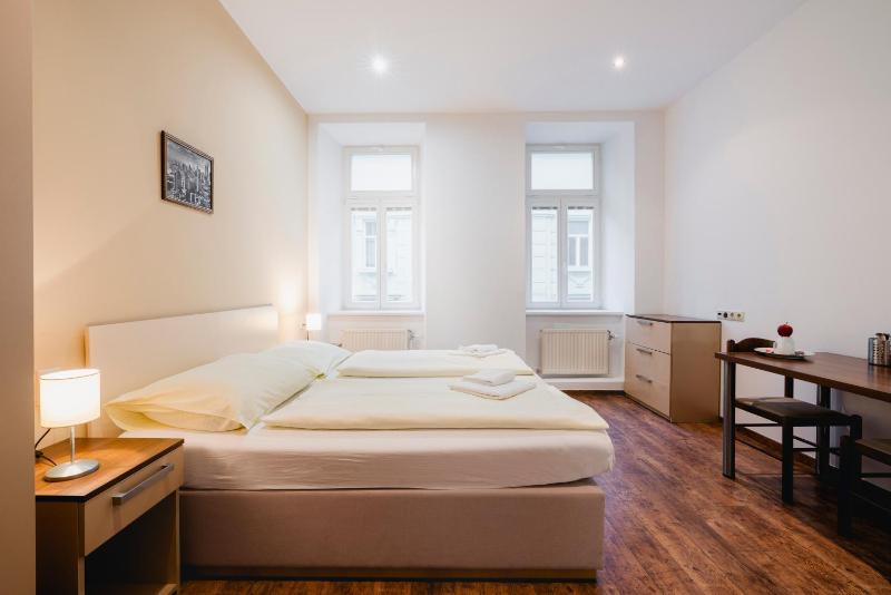 Double or Twin Room image 3