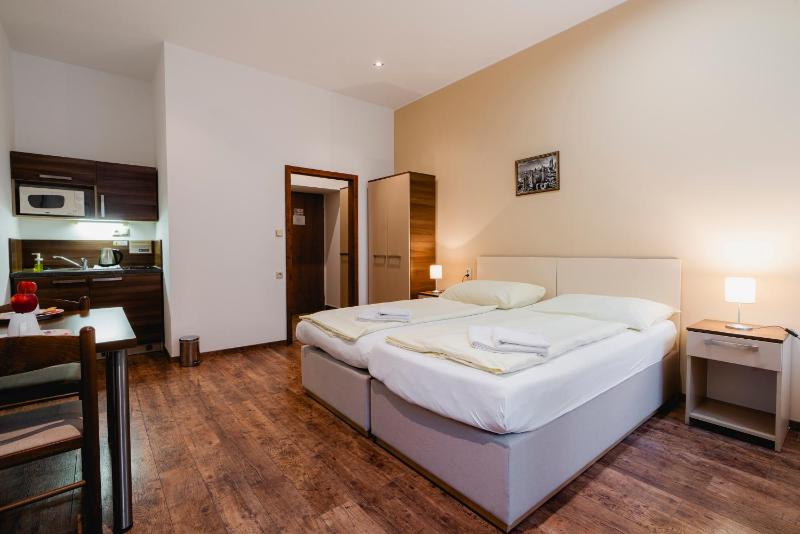 Double or Twin Room image 4
