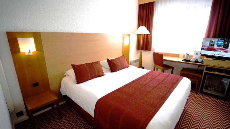 Standard Double Room image 3