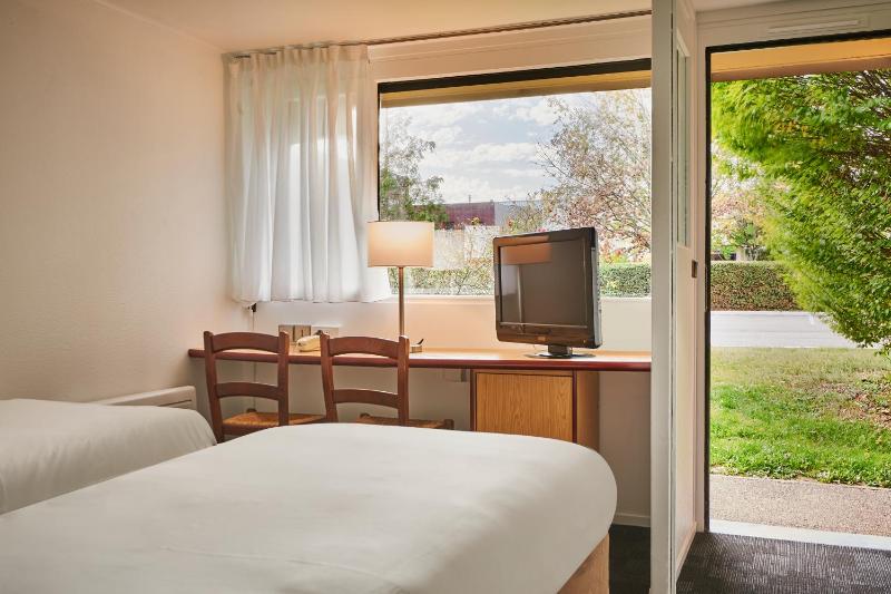 Double Room image 3