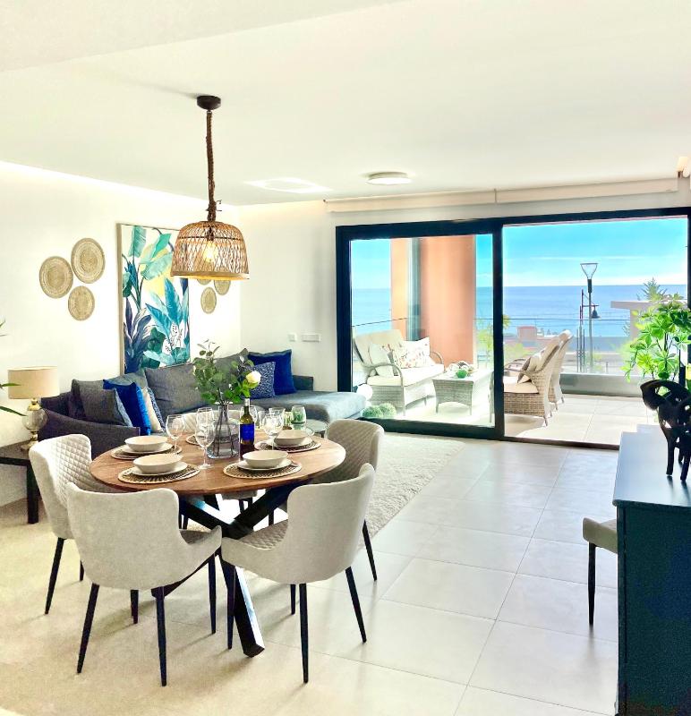 Luxury 3 Bedroom Apartment 300m from the Beach Images