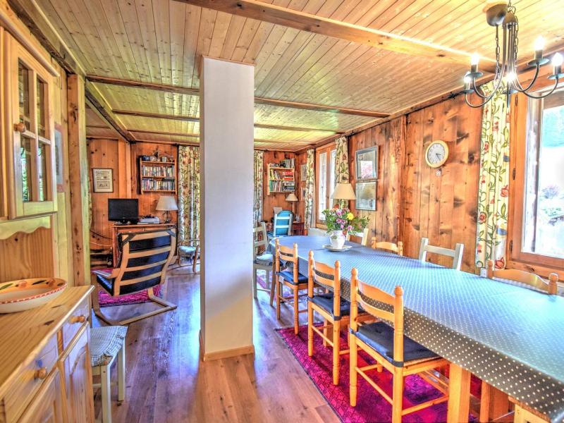 Chalet (12 Adults) image 1