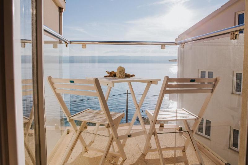 Double Room with Balcony image 3