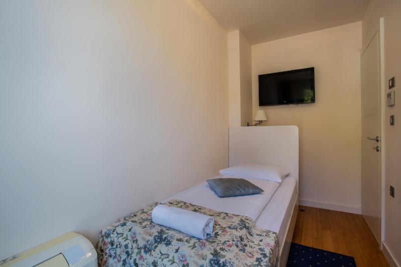 Suite with Sea View image 3