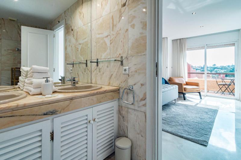 Tropical Palmy 3 bedroom Townhouse in Nueva Andalucia close to Puerto Banus - image 32