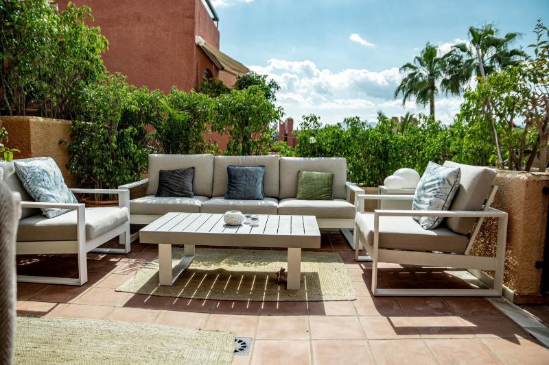 Tropical Palmy 3 bedroom Townhouse in Nueva Andalucia close to Puerto Banus - image 2