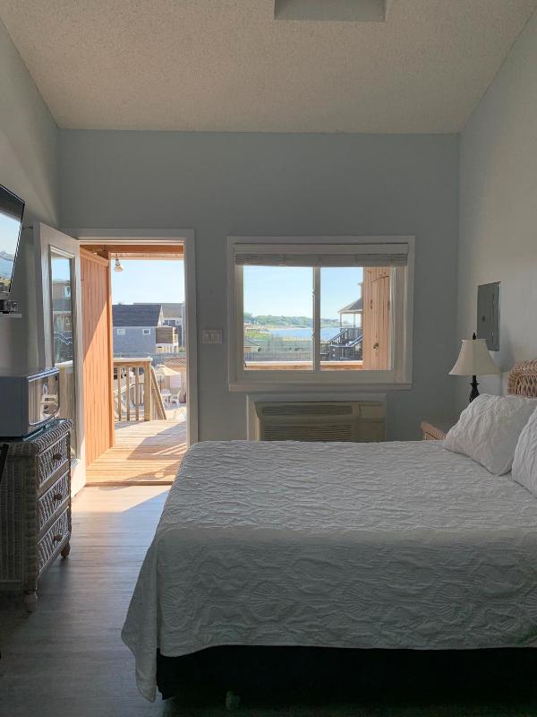 Studio with Pool View image 1