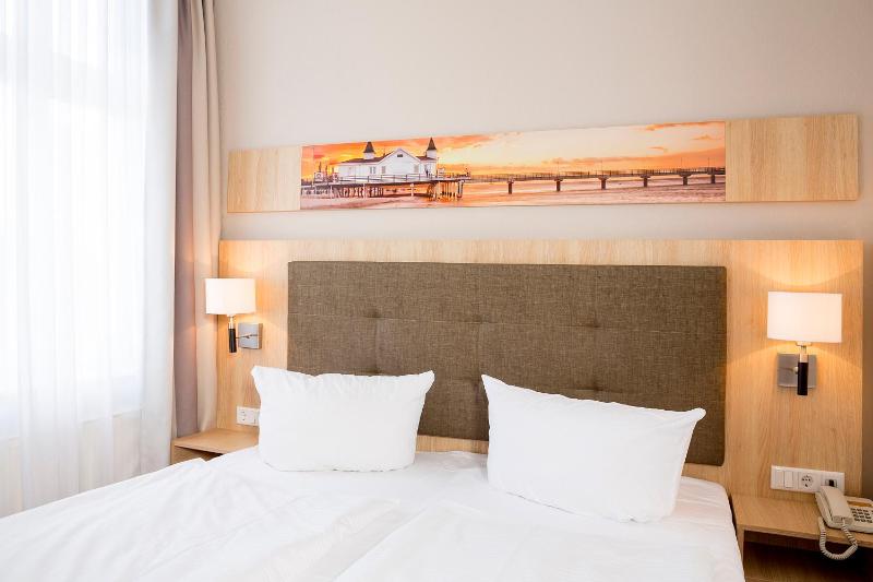 Double Room image 4