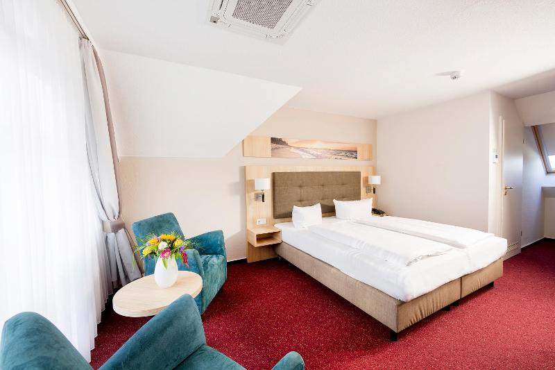 Double Room image 3
