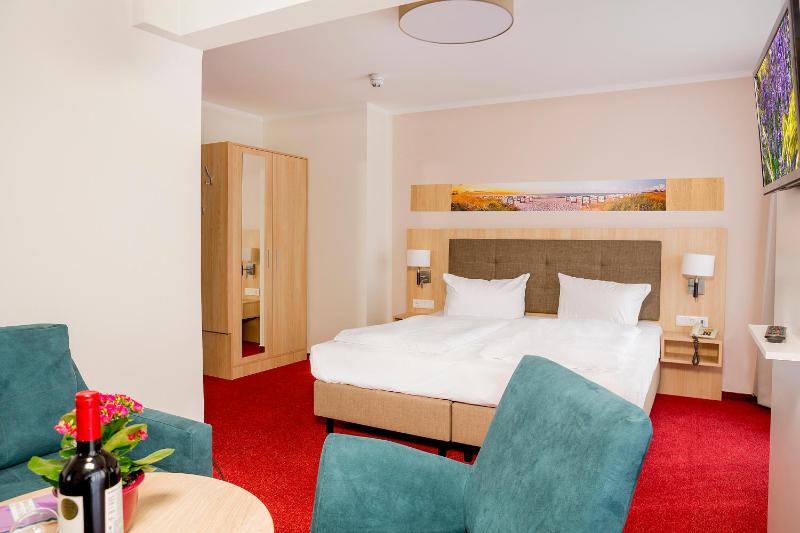 Suite with Balcony image 4
