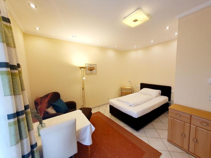 Single Room with Garden View image 4