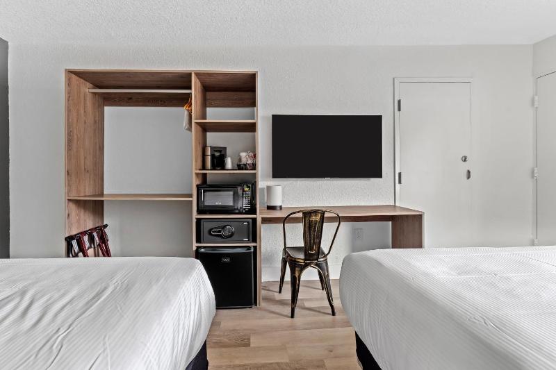 Baymont by Wyndham Jacksonville Airport - image 23