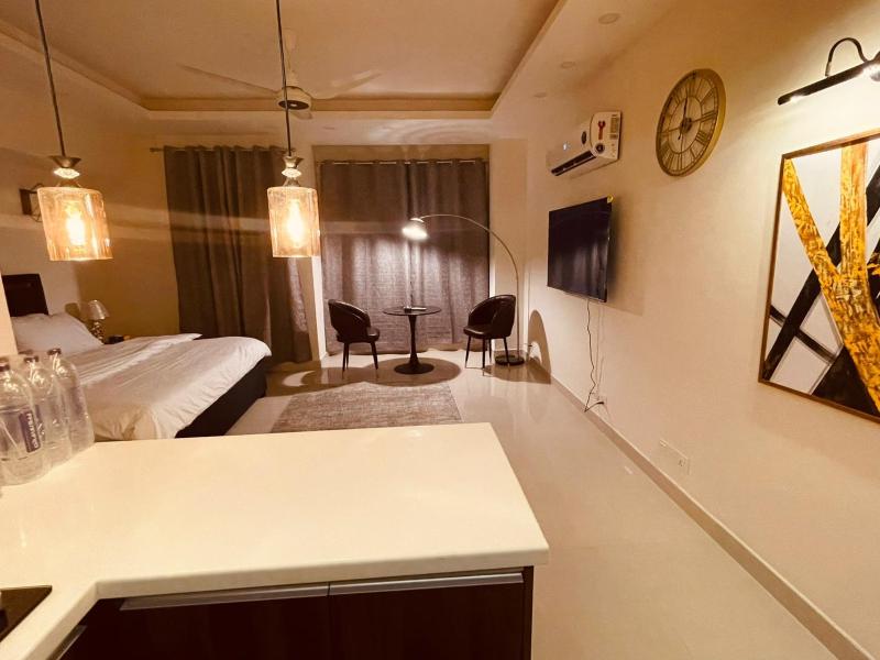 Studio Apartment image 3