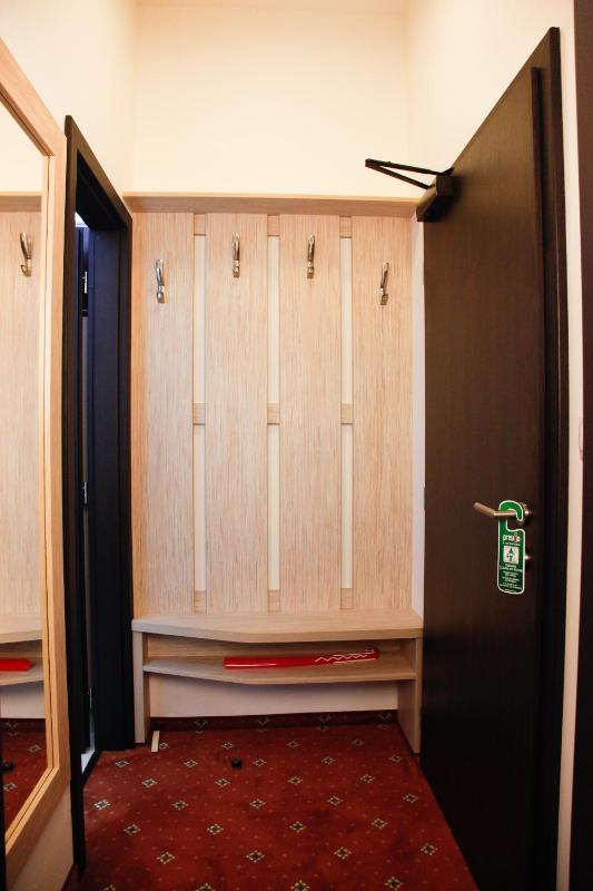 Quadruple Room image 4