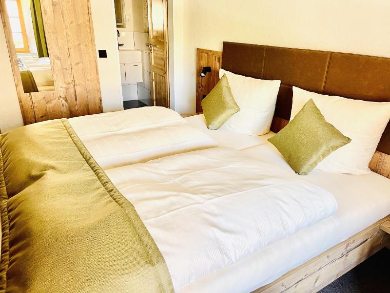 Double Room with Private Bathroom image 1