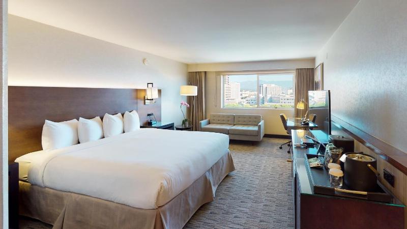 Superior Quadruple Room image 4