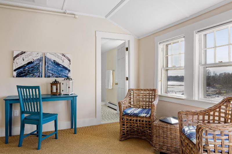 Queen Suite image 3