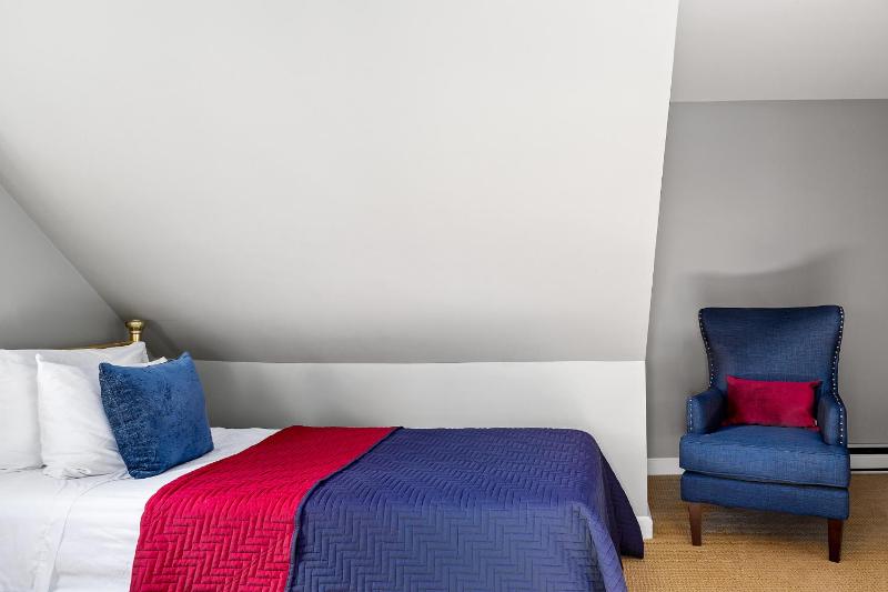 Standard Triple Room with Sea View image 2