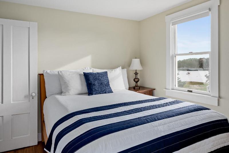 Apartment with Sea View image 3