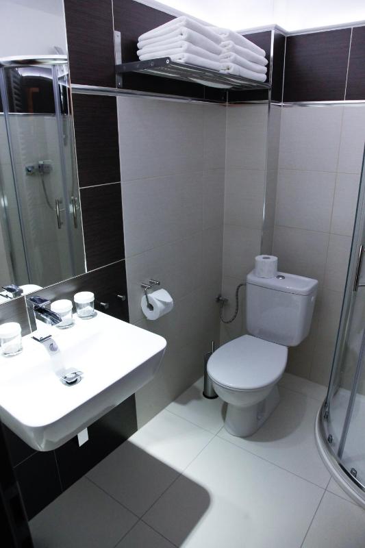 Quadruple Room image 2