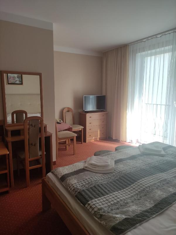 Double or Twin Room image 4
