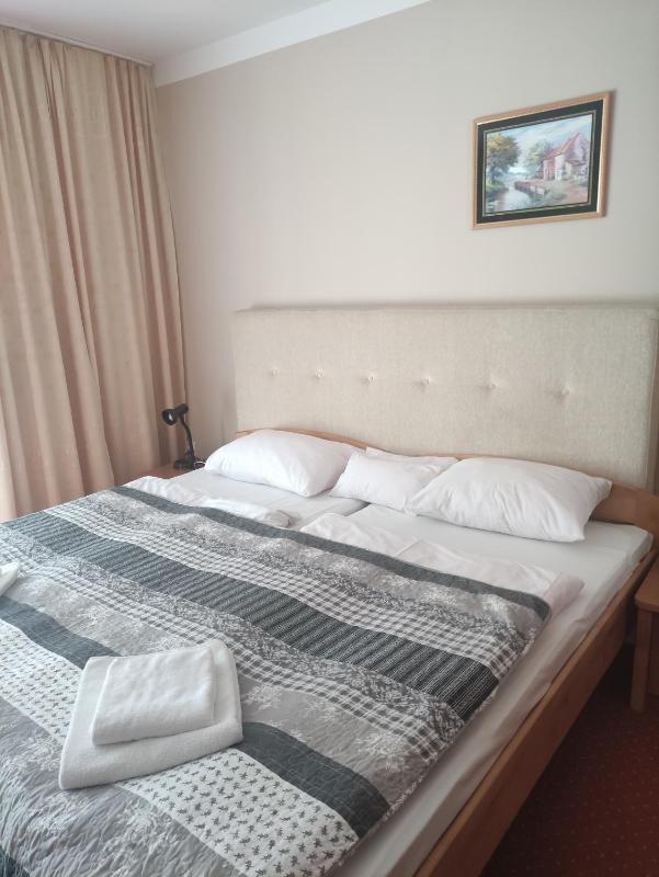 Double or Twin Room image 3