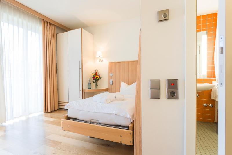 Standard Single Room with Lake View image 2