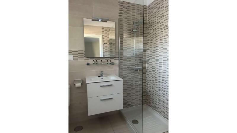 Studio (2 Adults) image 3