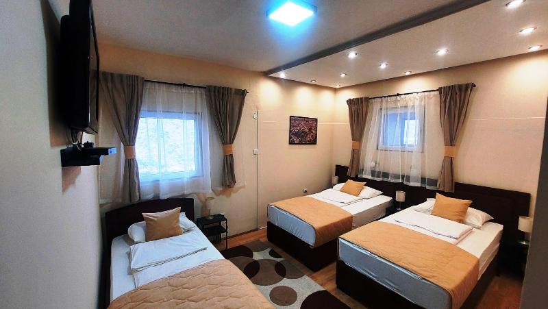 Family Room image 3