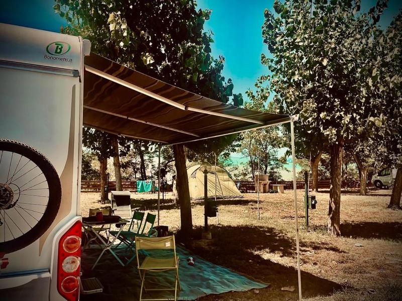 Empty lot/Piazzola vuota (bring your own tent/caravan/autocamper) image 3