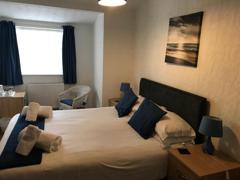 Standard Double Room image 3
