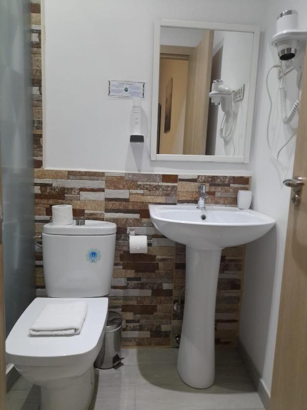 Hostal Adis - image 2