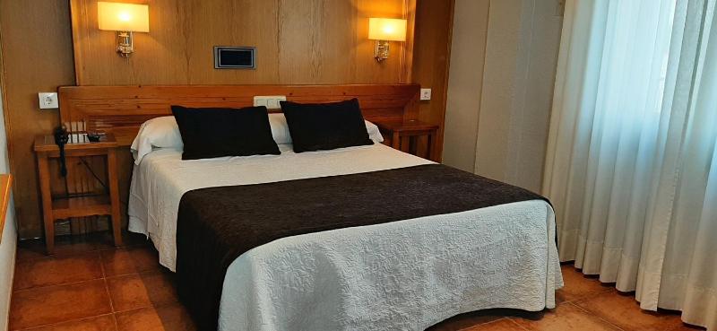 Double Room image 3