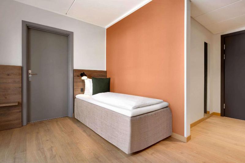 Single Room - Non-Smoking image 1
