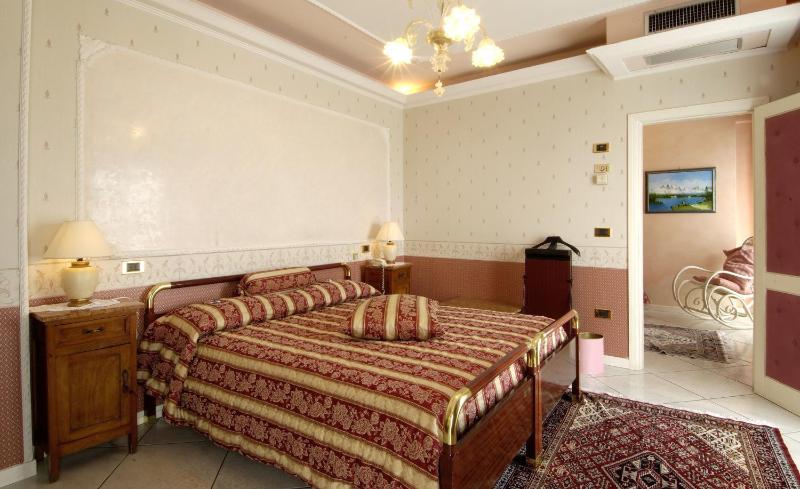 Quadruple Room image 4