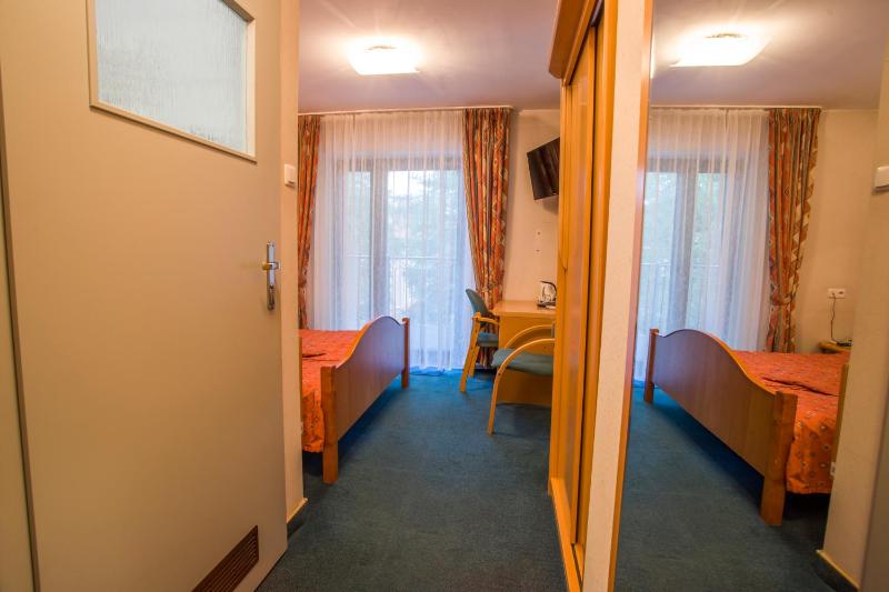 Deluxe Double Room with Balcony image 3