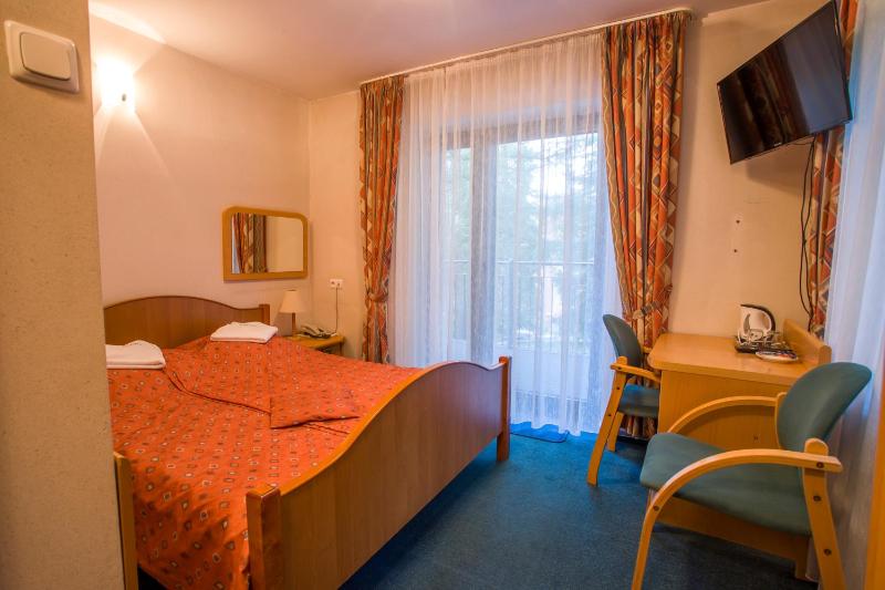 Deluxe Double Room with Balcony image 4