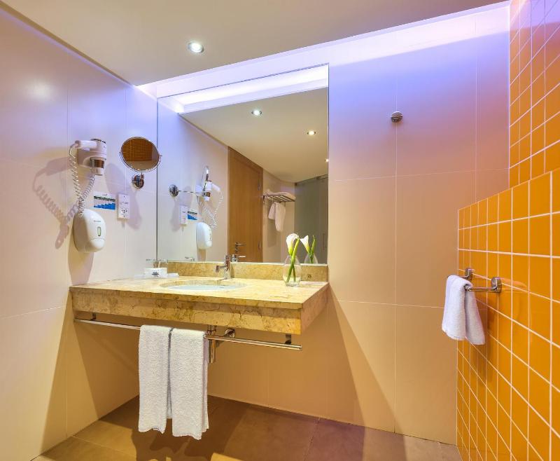 Twin Room with Sea View image 3