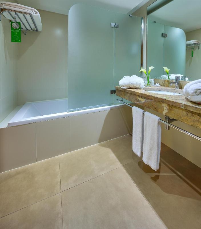 Superior Twin Room with Sea View image 1