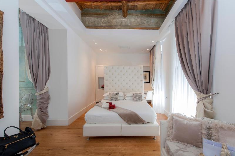 Deluxe Suite image 1