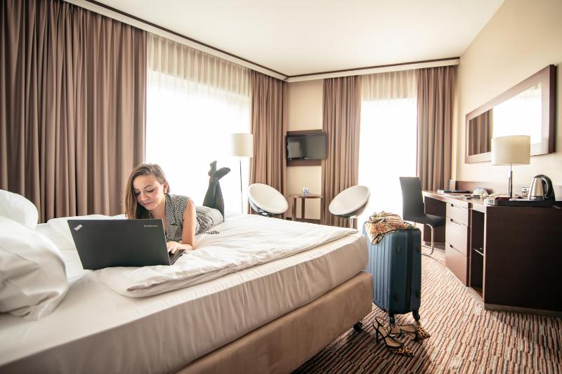 Deluxe Double or Twin Room image 3