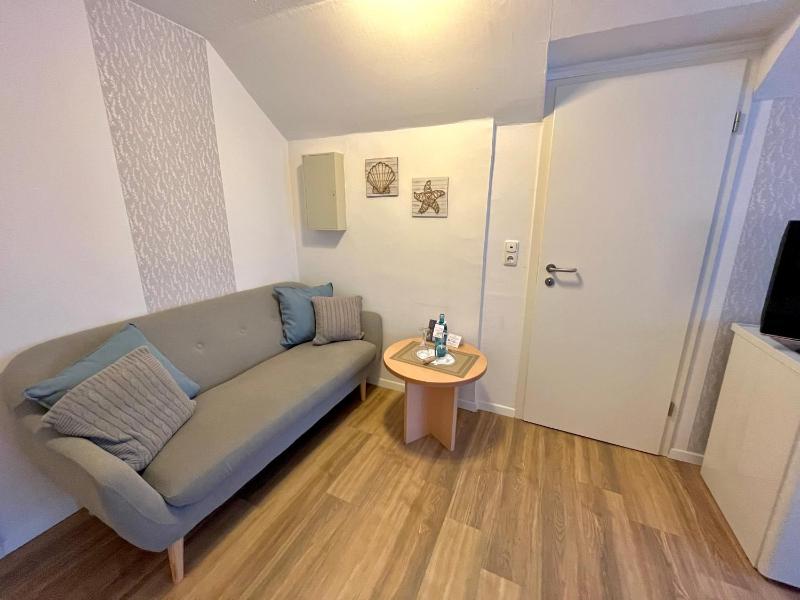 Deluxe Double Room (2 Adults + 1 Child) image 4