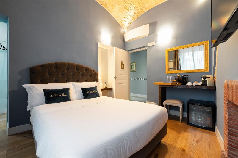 Double Room image 1