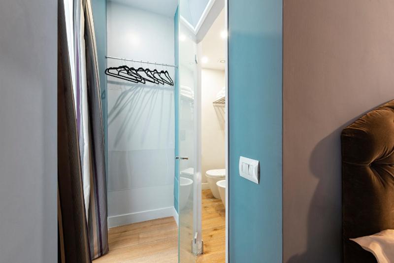 Double Room image 4