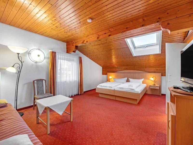 Deluxe Room image 1