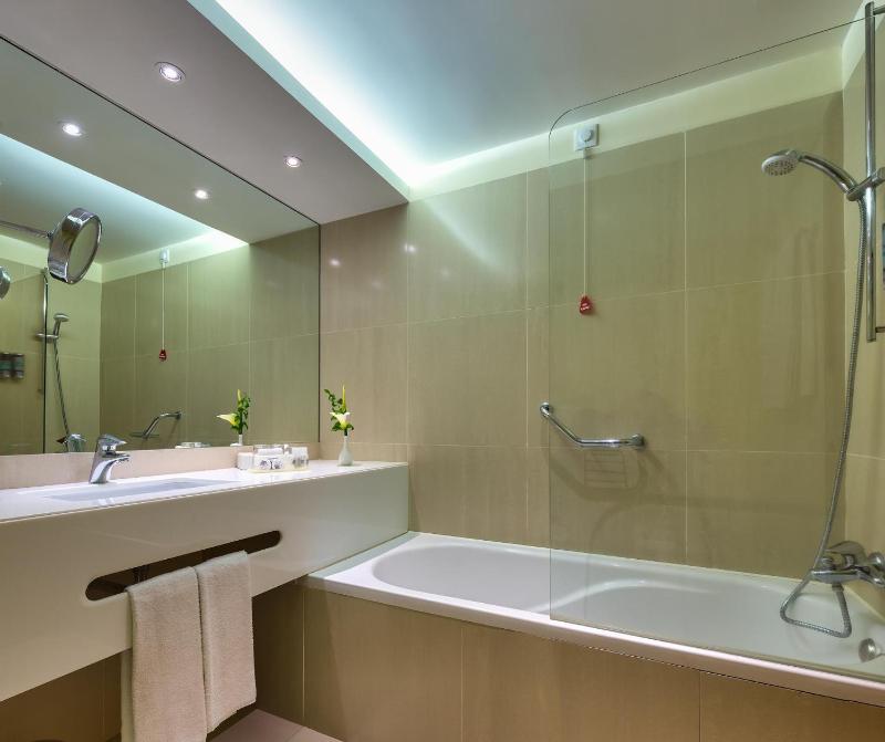 Superior Twin Room with Sea View image 4