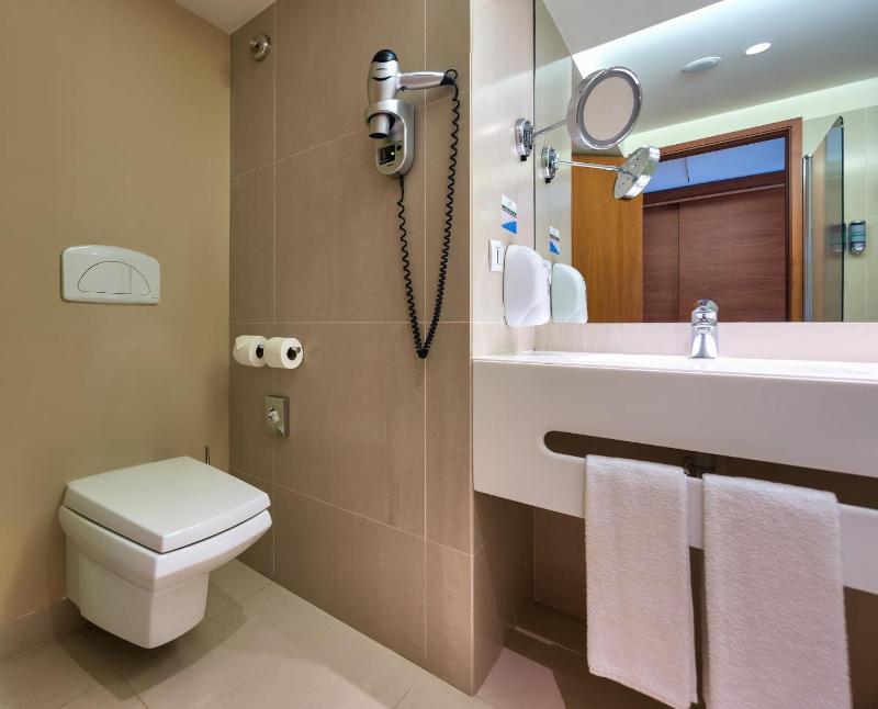 Superior Twin Room with Sea View image 3
