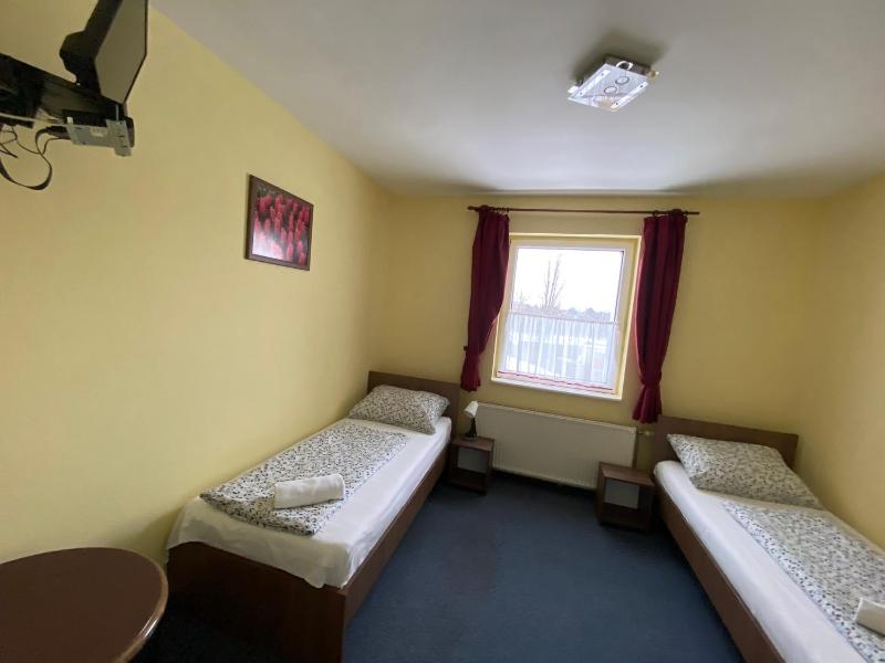 Twin Room image 1