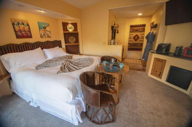 King Room with Balcony image 1