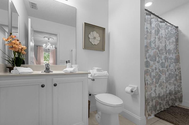 Hidden gem! Gorgeous villa next to Disney - image 2